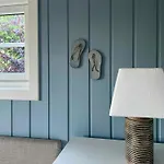 Tatil Evi Sea Views And Forest Tranquility At Rodtangen *