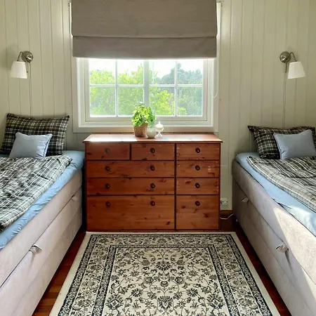 Semesterbostad Sea Views And Forest Tranquility At Rodtangen