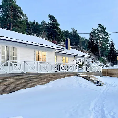 Sea Views And Forest Tranquility At Rodtangen Feriehus Holmsbu