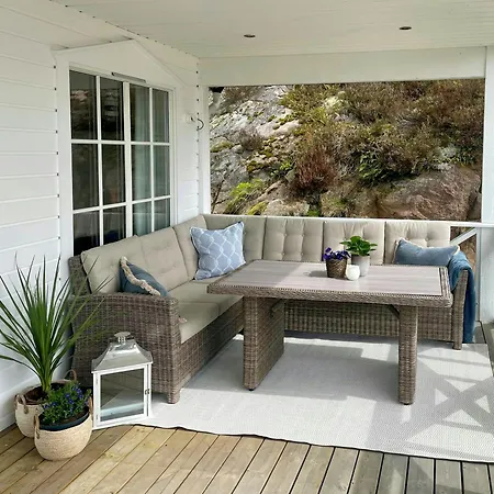 Sea Views And Forest Tranquility At Rodtangen Ferienhaus Holmsbu