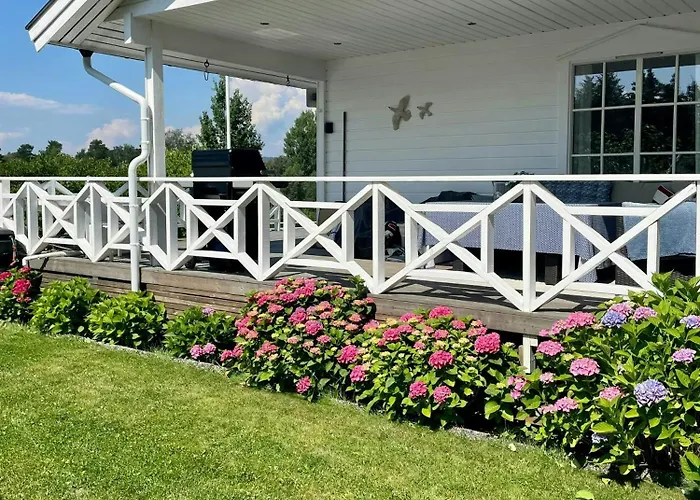 Sea Views And Forest Tranquility At Rodtangen Feriehus *