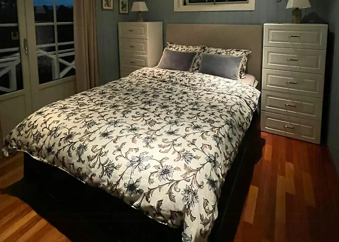 Sea Views And Forest Tranquility At Rodtangen Feriehus