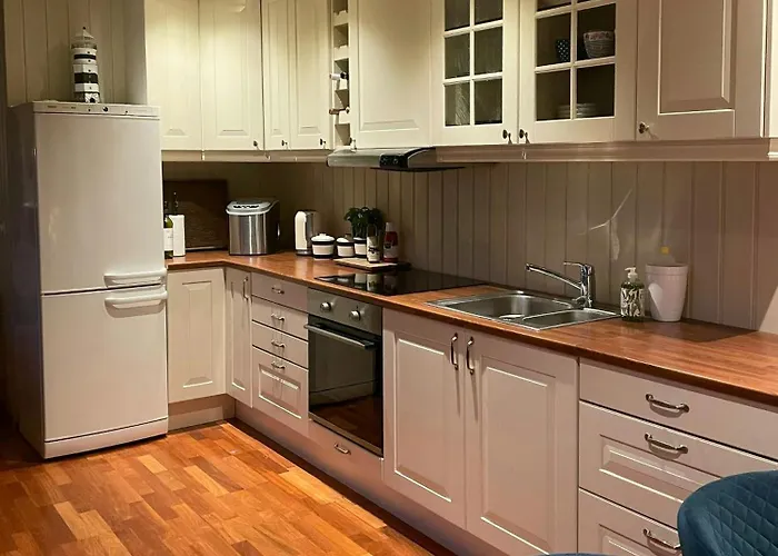 Sea Views And Forest Tranquility At Rodtangen Feriehus