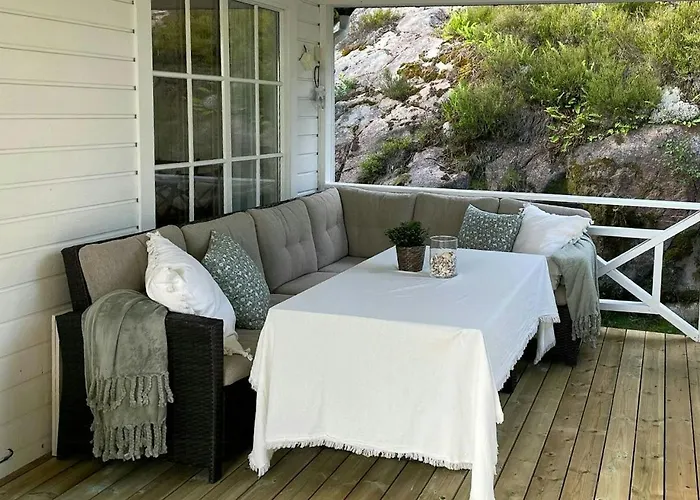 Sea Views And Forest Tranquility At Rodtangen Feriehus