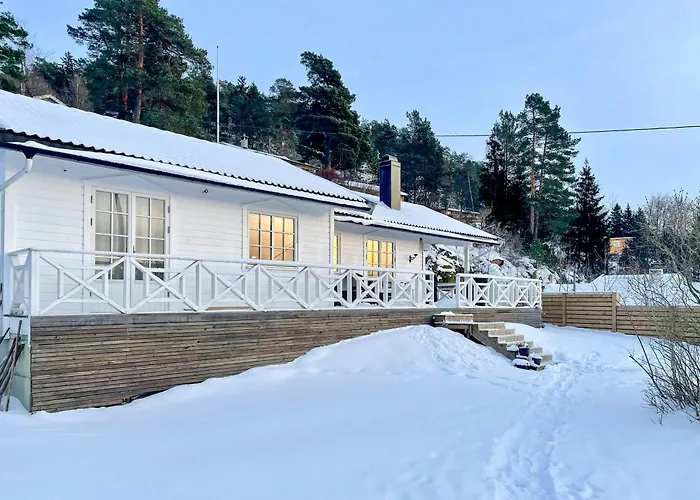 Sea Views And Forest Tranquility At Rodtangen Feriehus Holmsbu