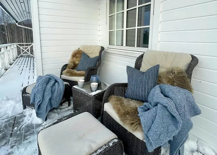 Sea Views And Forest Tranquility At Rodtangen Feriehus